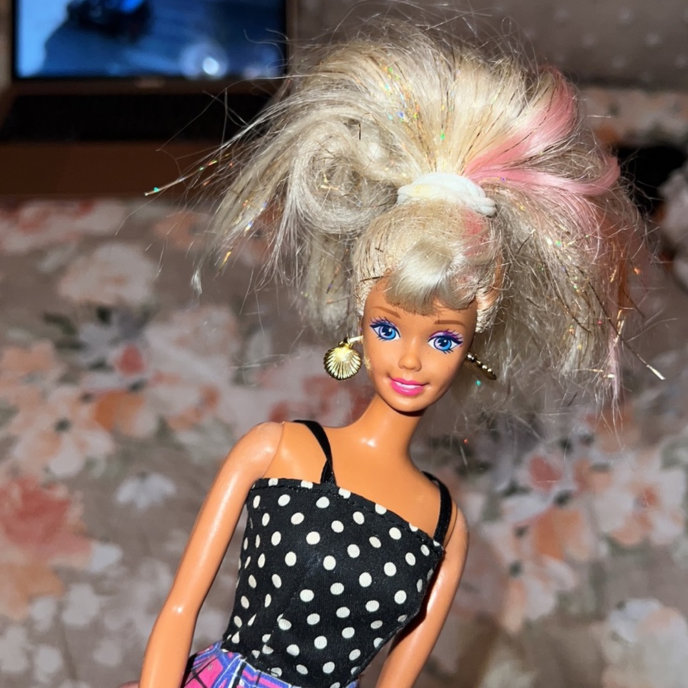 Two barbies - Picture 7 of 7